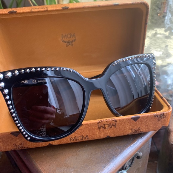 Authentic MCM 55 Cat eye Acetate studs sunglasses - Picture 2 of 8